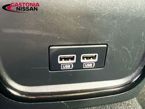 Used 2023 Chrysler 300 S image 33