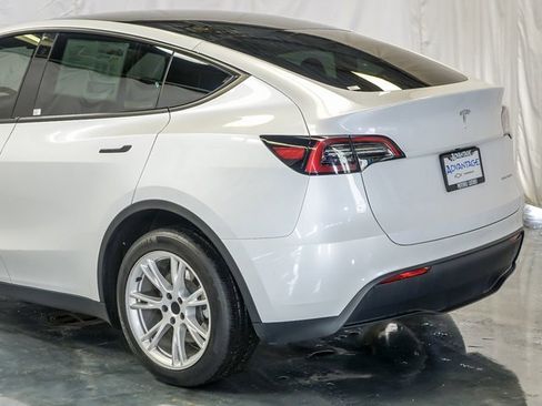 Used 2023 Tesla Model Y Long Range image 10