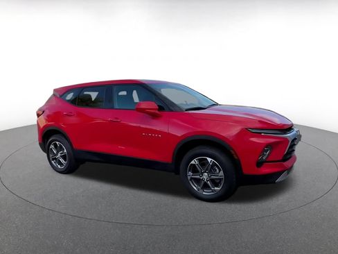 Used 2025 Chevrolet Blazer LT FWD image 2