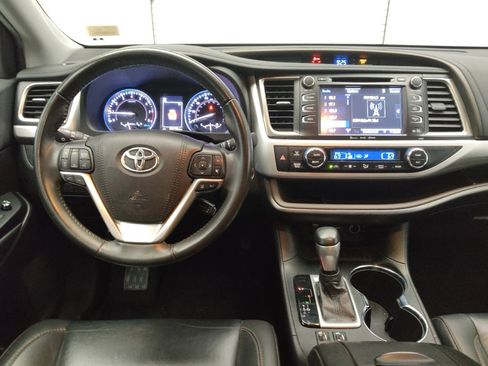 Used 2019 Toyota Highlander XLE image 22