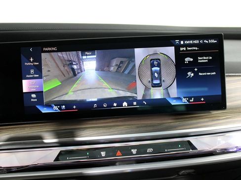 Used 2023 BMW i7 xDrive60 AWD/4WD image 28
