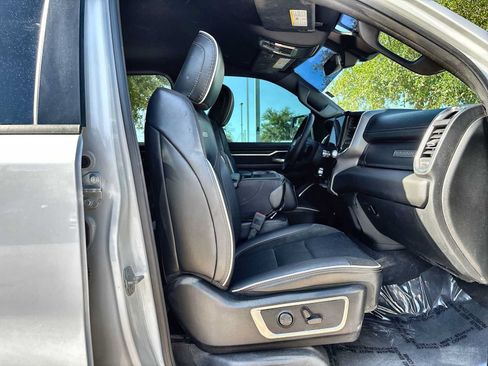 Used 2025 RAM 1500 Laramie AWD/4WD image 9