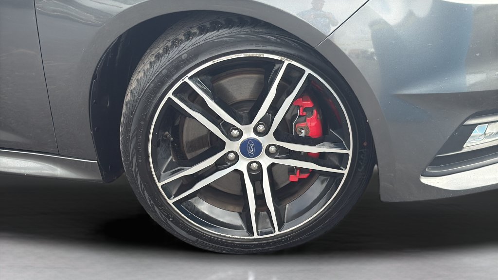 Used 2017 Ford Focus ST FWD image 16