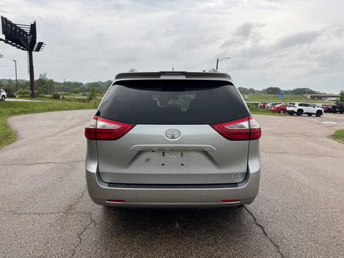 Used 2019 Toyota Sienna XLE w/ XLE Navigation Package AWD/4WD image 15