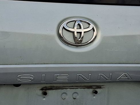 Used 2016 Toyota Sienna LE FWD image 10