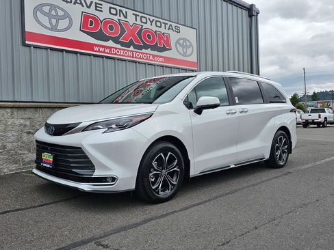 New 2025 Toyota Sienna Platinum image 2