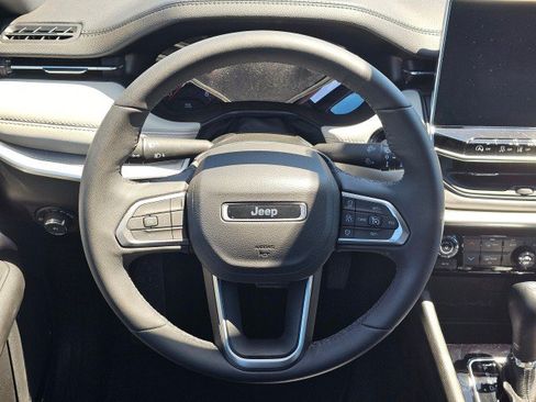 Certified 2025 Jeep Compass Limited AWD/4WD image 24