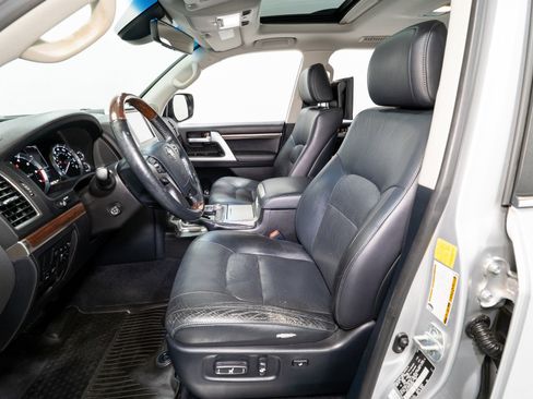 Used 2016 Toyota Land Cruiser image 15
