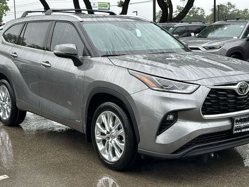 New 2026 Toyota Highlander Limited AWD/4WD image 3