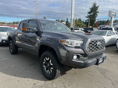 Used 2020 Toyota Tacoma TRD Off-Road w/ Technology Package image 3