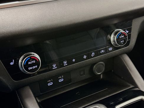 Used 2025 Mitsubishi Outlander SE image 24