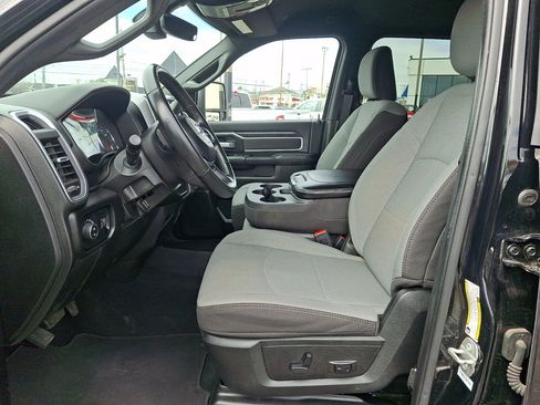 Used 2024 RAM 2500 Big Horn AWD/4WD image 24