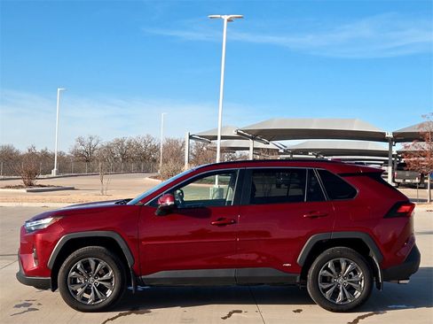 Used 2024 Toyota RAV4 XLE Premium image 4