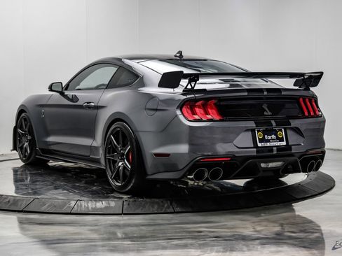 Used 2021 Ford Mustang Shelby GT500 w/ Carbon Fiber Track Pack RWD image 11
