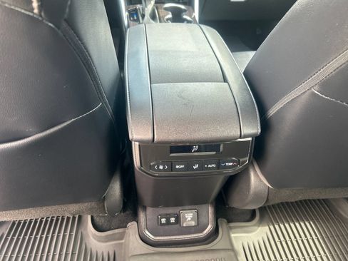 Certified 2021 Toyota Highlander Limited AWD/4WD image 30