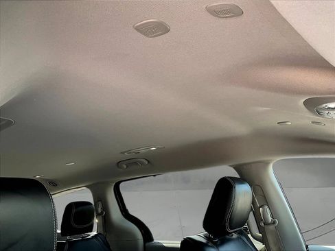 Used 2023 Chrysler Pacifica Touring-L FWD image 31