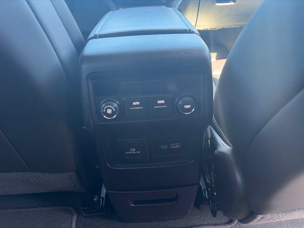 Used 2023 GMC Acadia SLT AWD/4WD image 33
