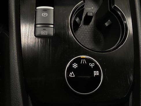 Certified 2025 Nissan Rogue SV image 26