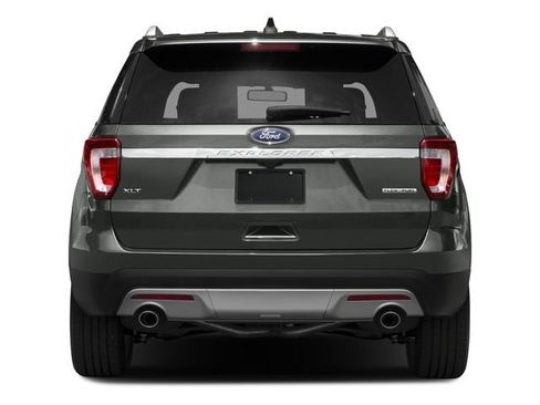 Used 2017 Ford Explorer XLT w/ Equipment Group 202A FWD image 5