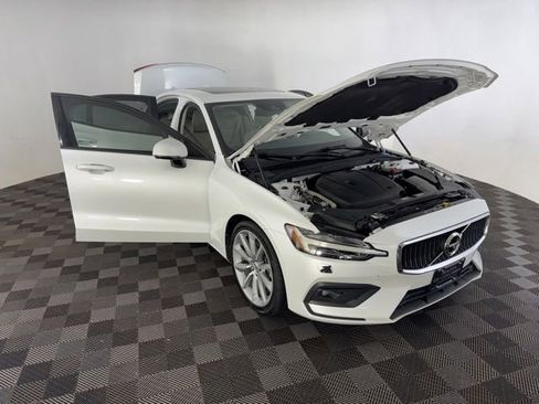Used 2020 Volvo S60 T5 Momentum FWD image 12