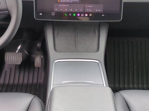 Used 2025 Tesla Model Y Long Range RWD image 17