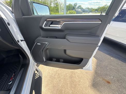 Used 2026 Chevrolet Silverado 1500 LT Trail Boss w/ LT Trail Boss Premium Package AWD/4WD image 16