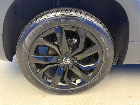 Used 2023 Volkswagen Taos SE image 8