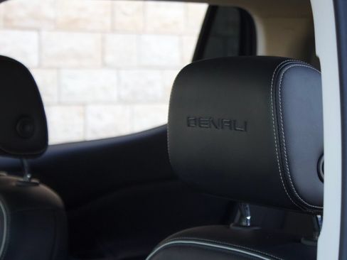 Used 2022 GMC Acadia Denali w/ Denali Technology Package FWD image 13