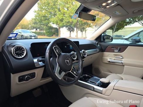 Used 2023 Mercedes-Benz GLB 250 w/ Premium Package image 10