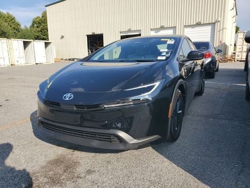 Used 2024 Toyota Prius LE FWD image 3