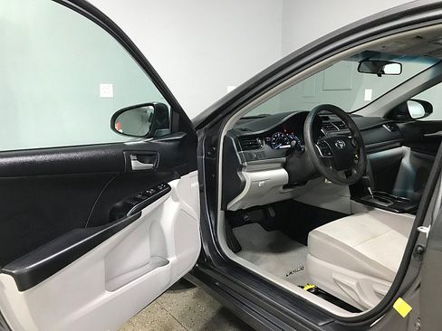 Used 2014 Toyota Camry FWD image 9