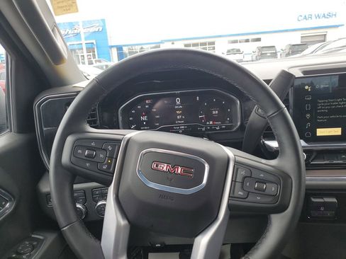 Certified 2025 GMC Sierra 1500 SLT image 30