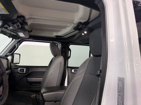 Used 2024 Jeep Wrangler Unlimited image 25