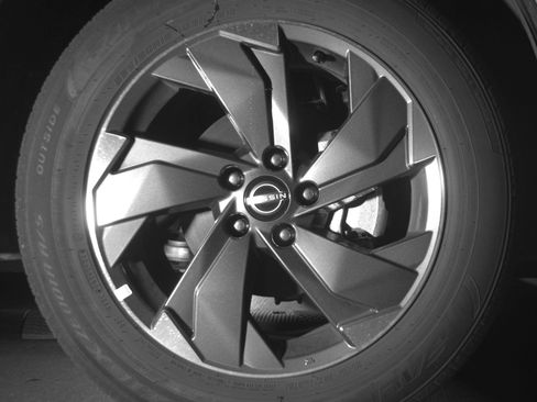 Used 2025 Nissan Rogue SV image 13