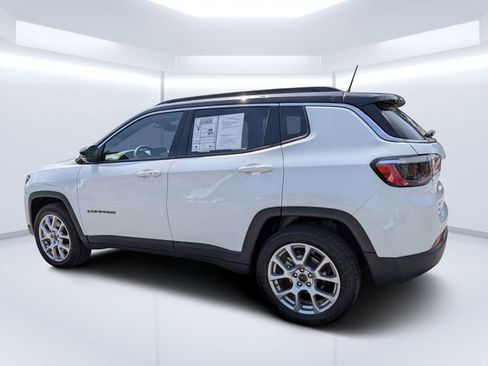 Used 2025 Jeep Compass Limited AWD/4WD image 4