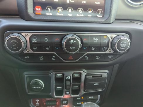 Used 2019 Jeep Wrangler Unlimited Rubicon AWD/4WD image 25