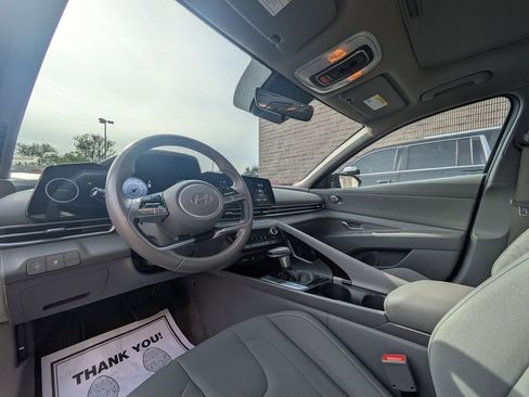 Used 2025 Hyundai Elantra SEL image 15