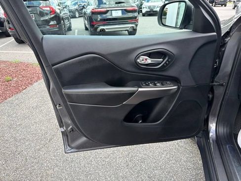 Used 2019 Jeep Cherokee Limited AWD/4WD image 11