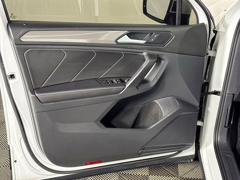 Certified 2023 Volkswagen Tiguan SE w/ Panoramic Sunroof Package image 11