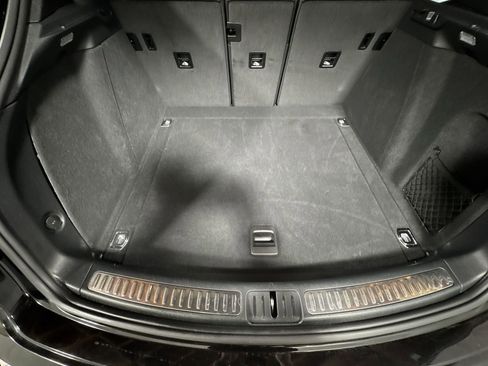 Used 2024 Porsche Macan image 33