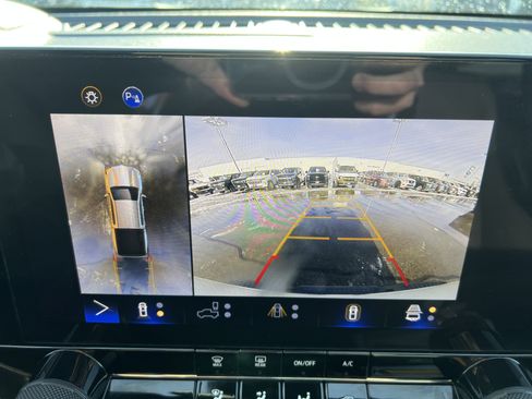 Certified 2024 Chevrolet Colorado Trail Boss w/ Technology Package image 25