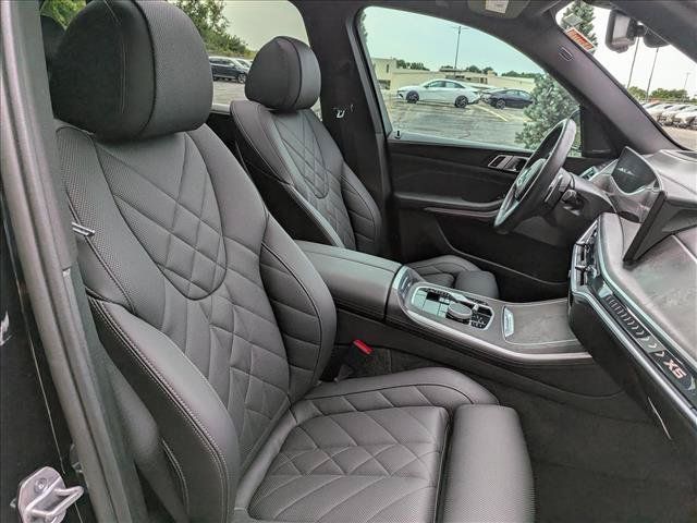 Used 2025 BMW X5 xDrive40i w/ M Sport Package AWD/4WD image 14
