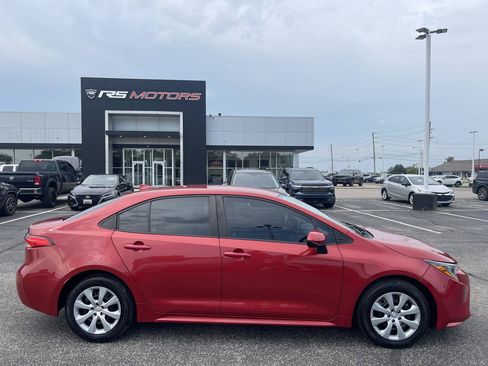 Used 2021 Toyota Corolla LE FWD image 15