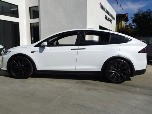 Used 2023 Tesla Model X image 5