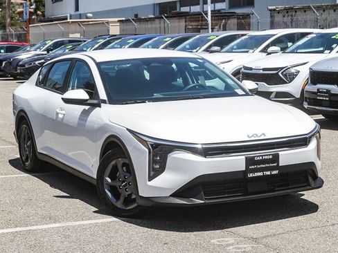 Certified 2025 Kia K4 FWD image 2