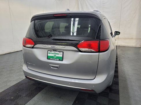 Used 2019 Chrysler Pacifica Touring-L w/ Advanced Safetytec Group FWD image 7