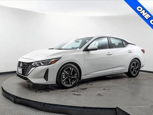 Used 2025 Nissan Sentra SV image 2
