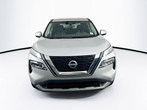 Used 2023 Nissan Rogue SV FWD image 2