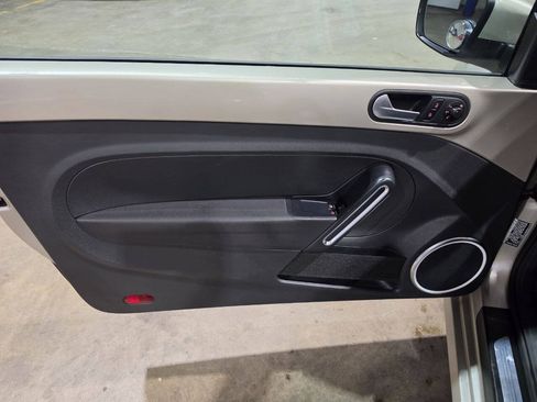Used 2012 Volkswagen Beetle 2.5 FWD image 22