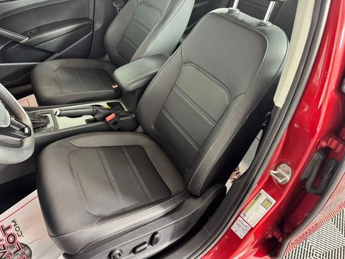 Used 2022 Volkswagen Passat 2.0T SE image 32